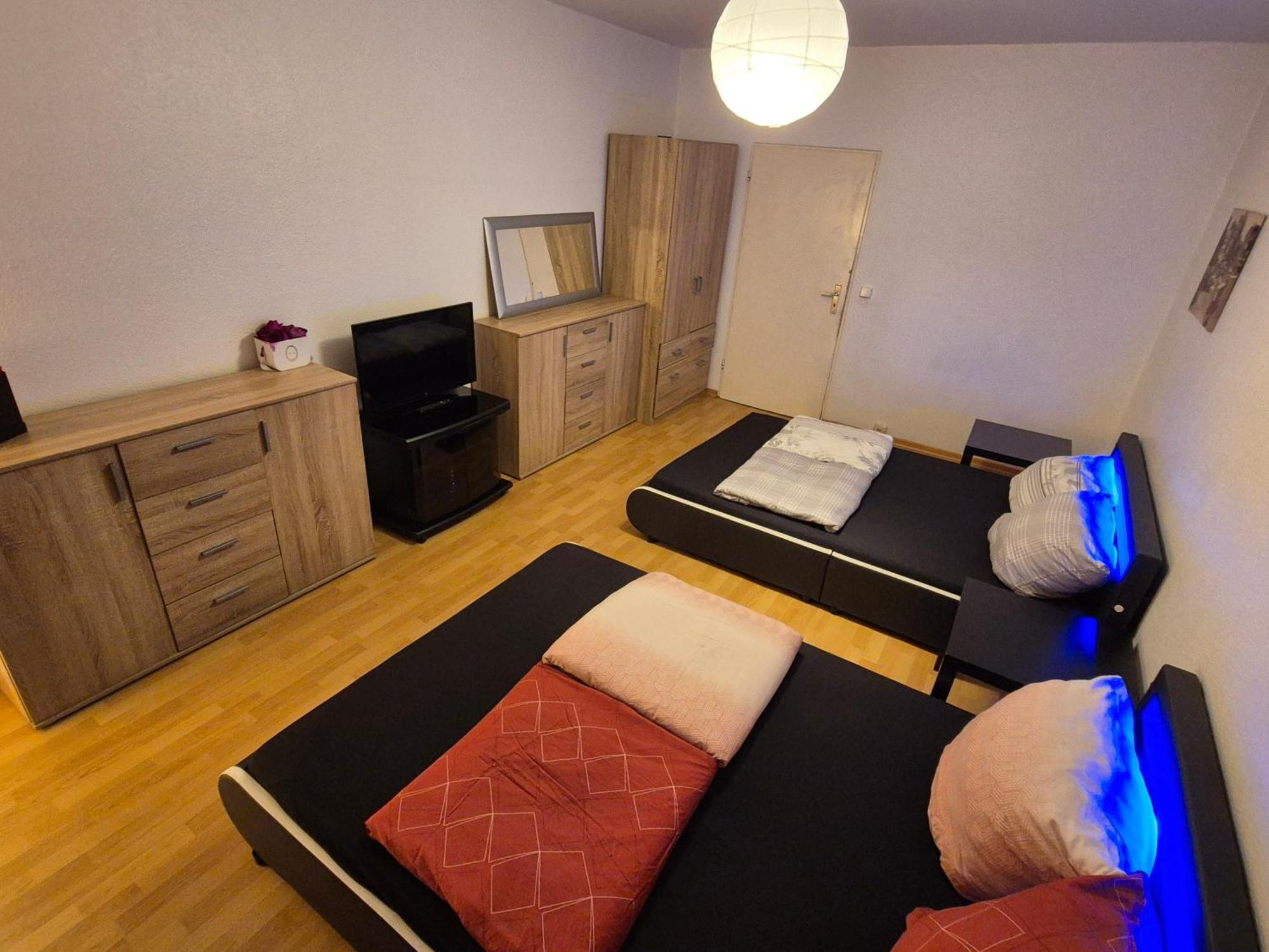 Schoene 3 Schlafzimmer Mit 4 Dopplbetten * Berlijn